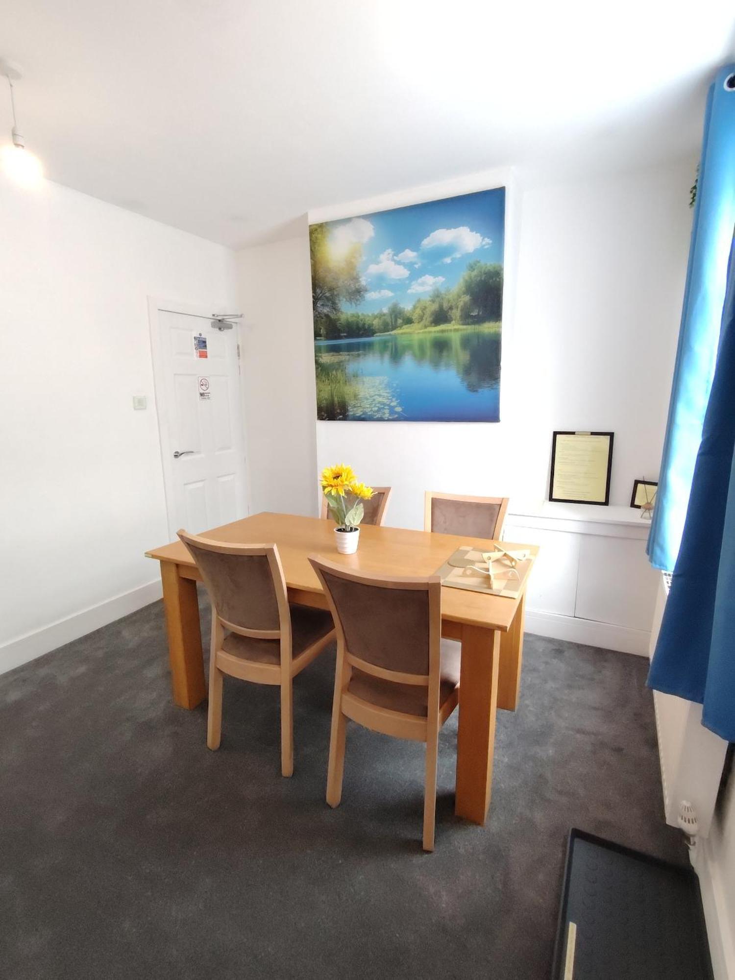 Casa vacanze Lucky 15 - Ideal For Trade & Family - 2 Bedrooms - 2 Beds - Max 4 Guests - Close To Bae, Docks, District, Beaches Barrow-in-Furness